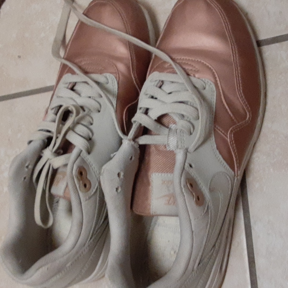 Womens nike sneakers